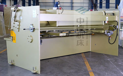 ZDS-1032剪板機背面展示.jpg ZDS-1032剪板機背面展示.jpg