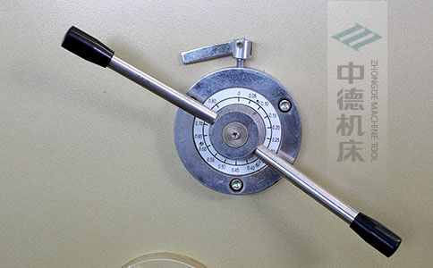 ZDS-1032剪板機刀片間隙手動調節器,刻度清淅,調節省力又簡便.jpg ZDS-1032剪板機刀片間隙手動調節器,刻度清淅,調節省力又簡便.jpg